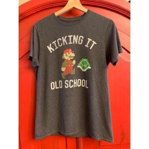 Super Mario Bros. Medium Mens Kicking It Old School Tee Shirt T Shirt Top EUC